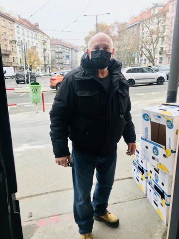 "Jen ať staří děkují mladým, ti jim budou kopat hroby." - Jiří (70 let)